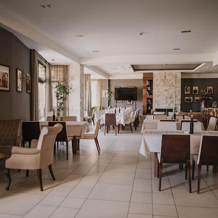 Gradac  Hotel & Distillery Monogram מראה חיצוני תמונה