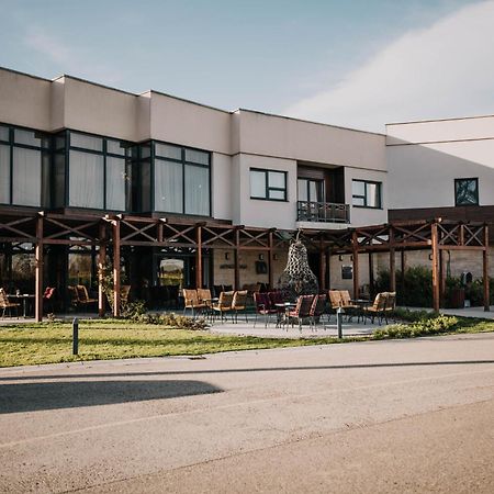 Gradac  Hotel & Distillery Monogram מראה חיצוני תמונה