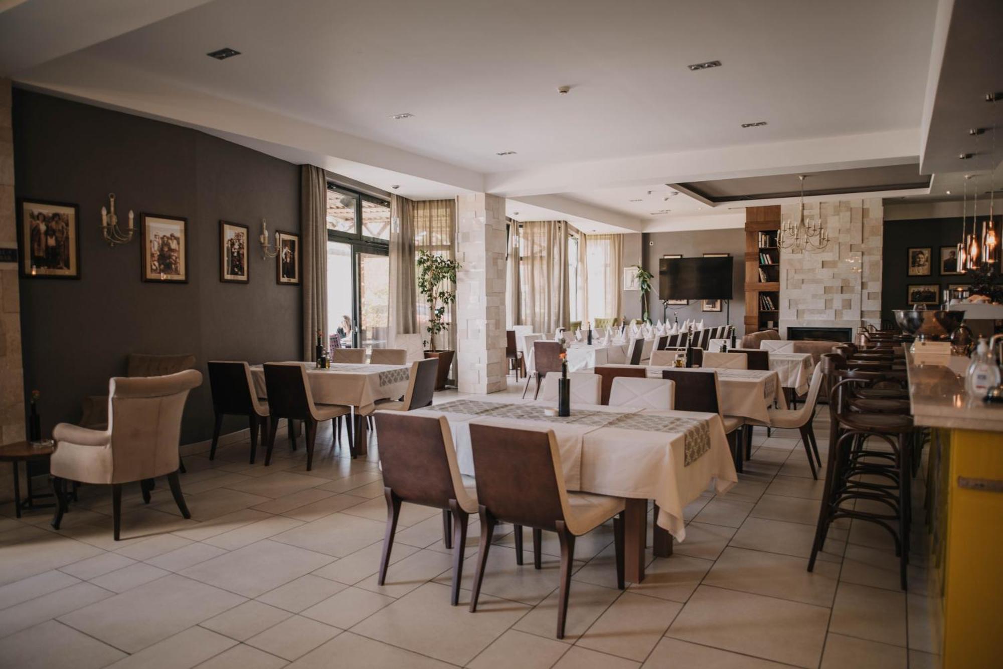 Gradac  Hotel & Distillery Monogram מראה חיצוני תמונה