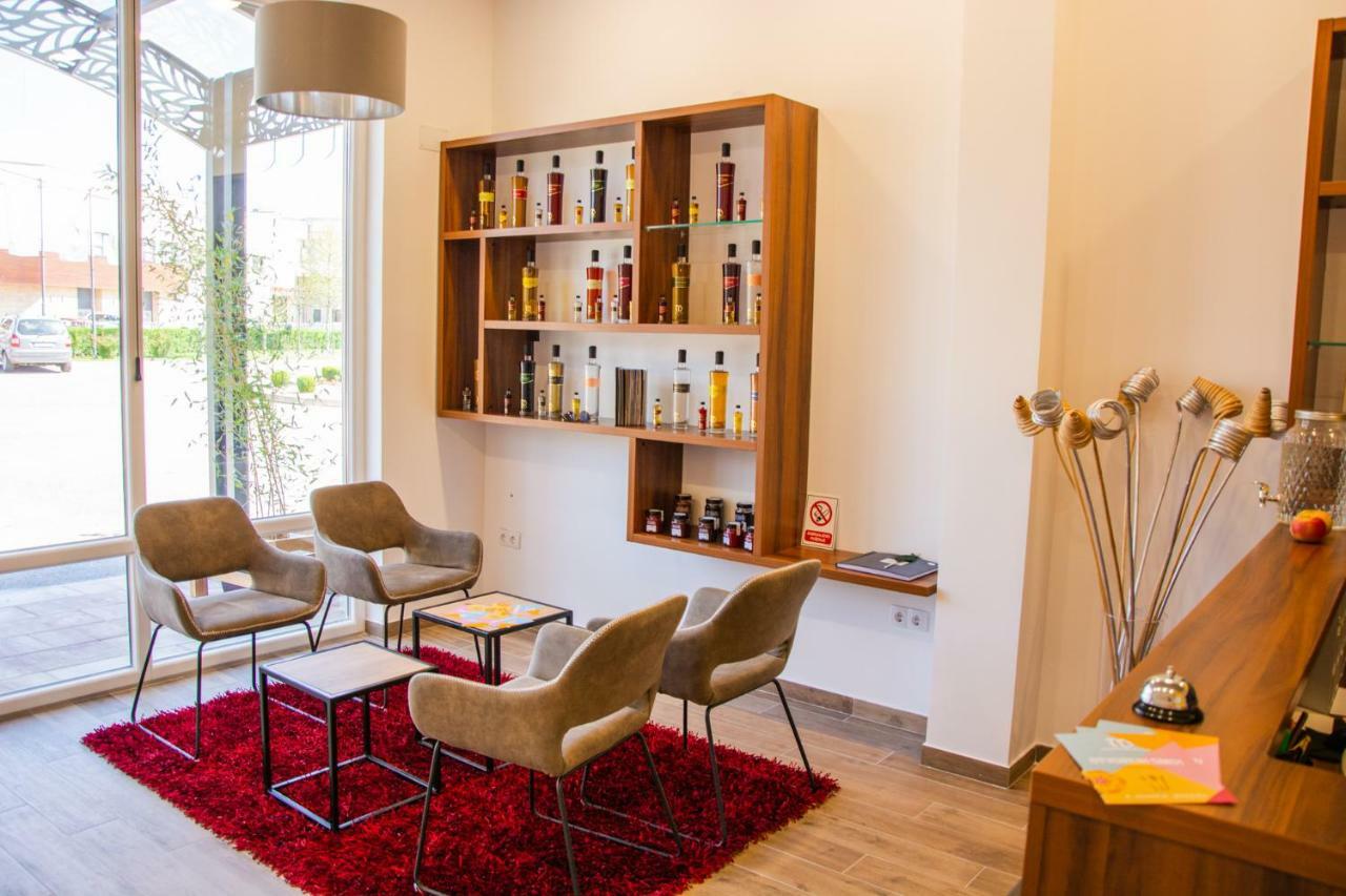 Gradac  Hotel & Distillery Monogram מראה חיצוני תמונה