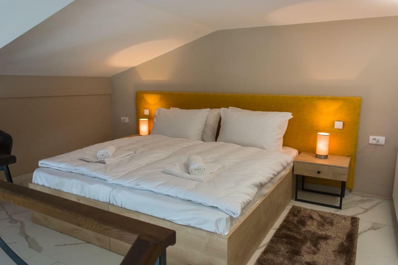 Gradac  Hotel & Distillery Monogram מראה חיצוני תמונה