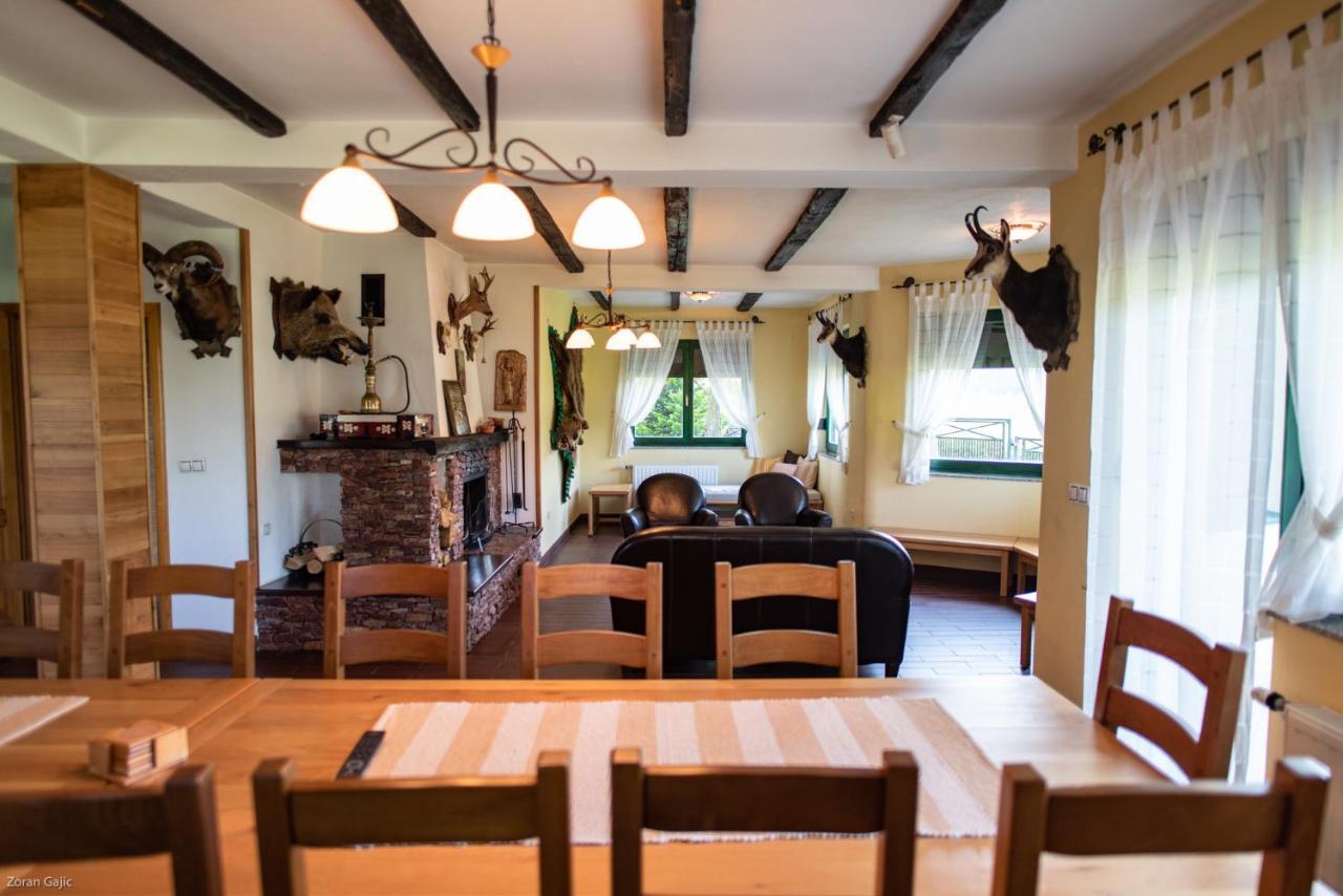 Gradac  Hotel & Distillery Monogram מראה חיצוני תמונה