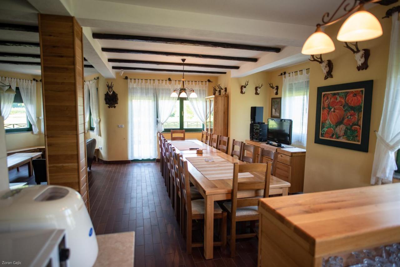 Gradac  Hotel & Distillery Monogram מראה חיצוני תמונה