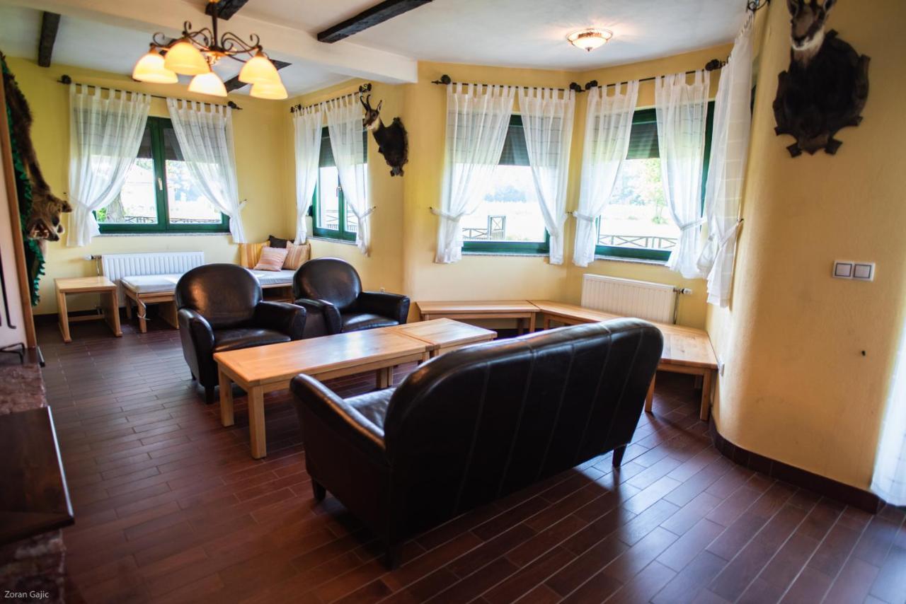 Gradac  Hotel & Distillery Monogram מראה חיצוני תמונה