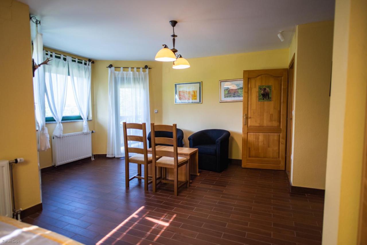 Gradac  Hotel & Distillery Monogram מראה חיצוני תמונה