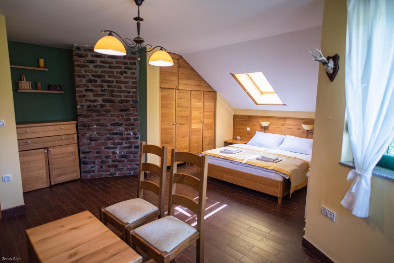 Gradac  Hotel & Distillery Monogram מראה חיצוני תמונה